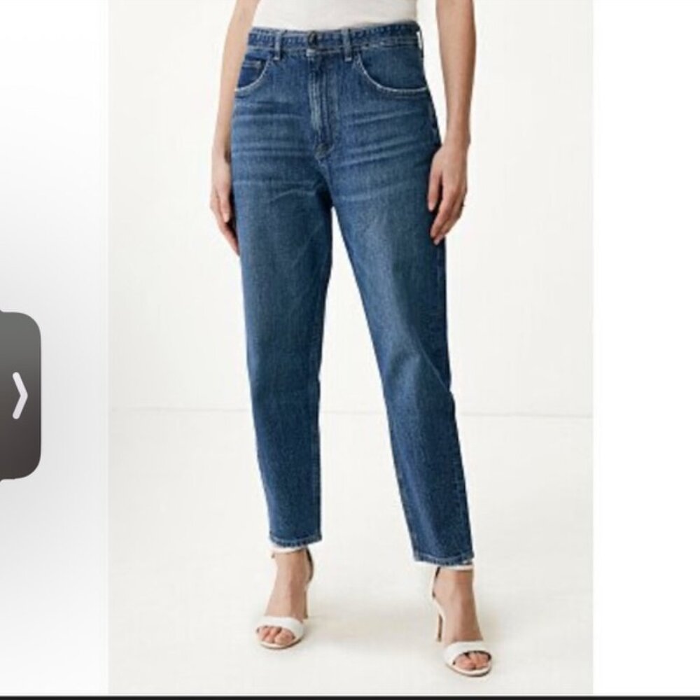 Levi's Straight Leg Jeans in Medium Blue Wash